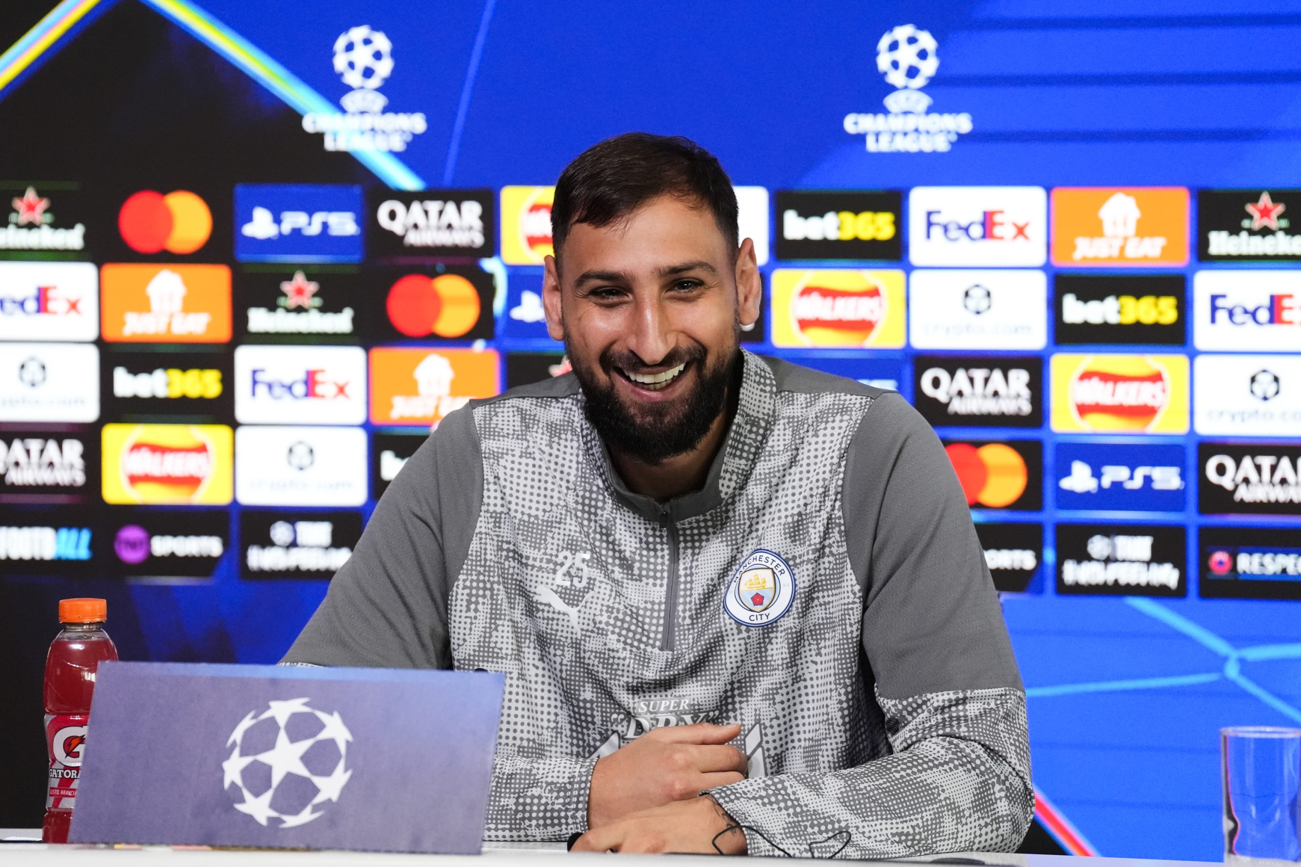 Gianluigi Donnarumma en conférence de presse avant l'entrée en lice de Manchester City en Champions League.