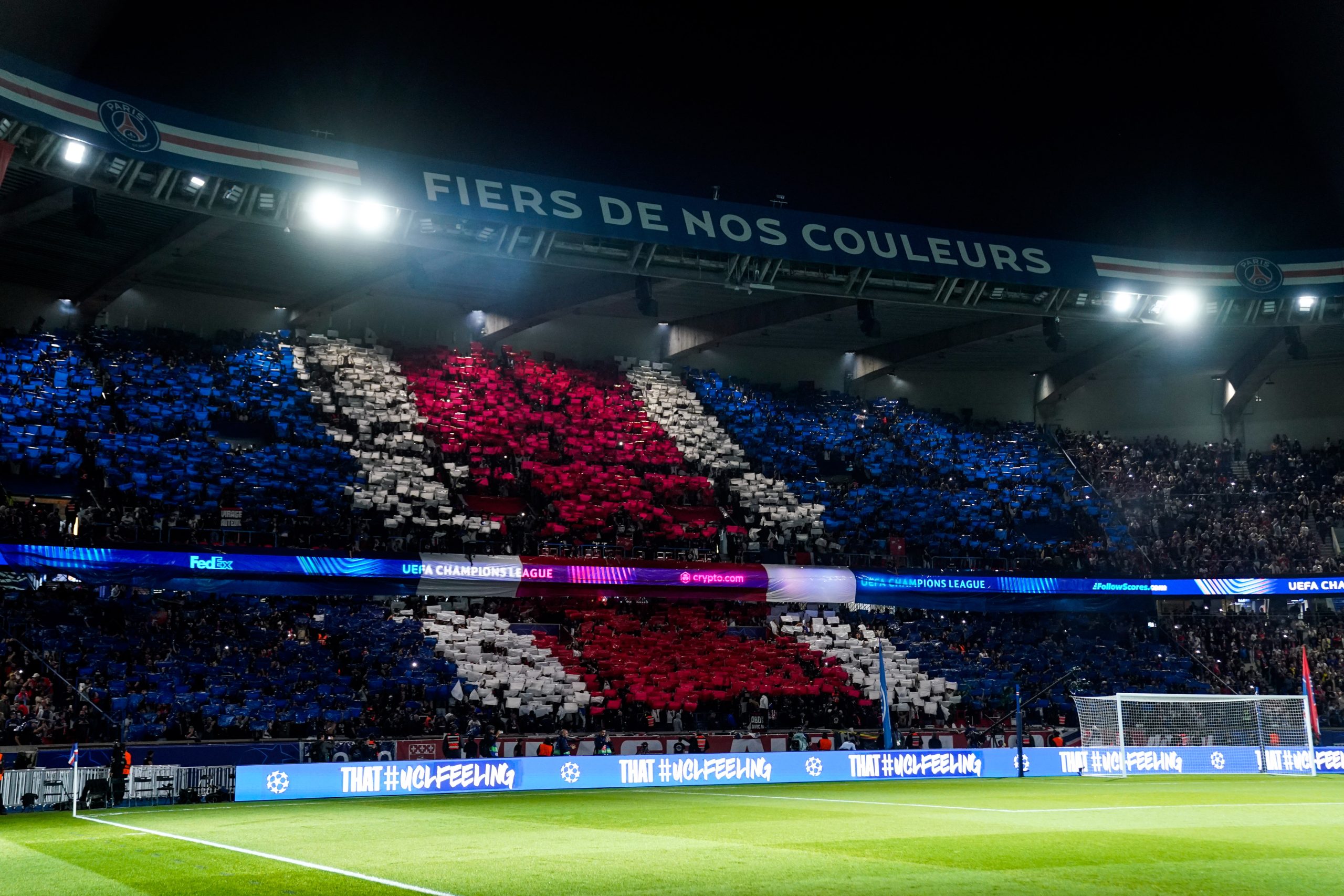 Le tifo des supporters du PSG lors du match de Champions League contre l'Atalanta Bergame.