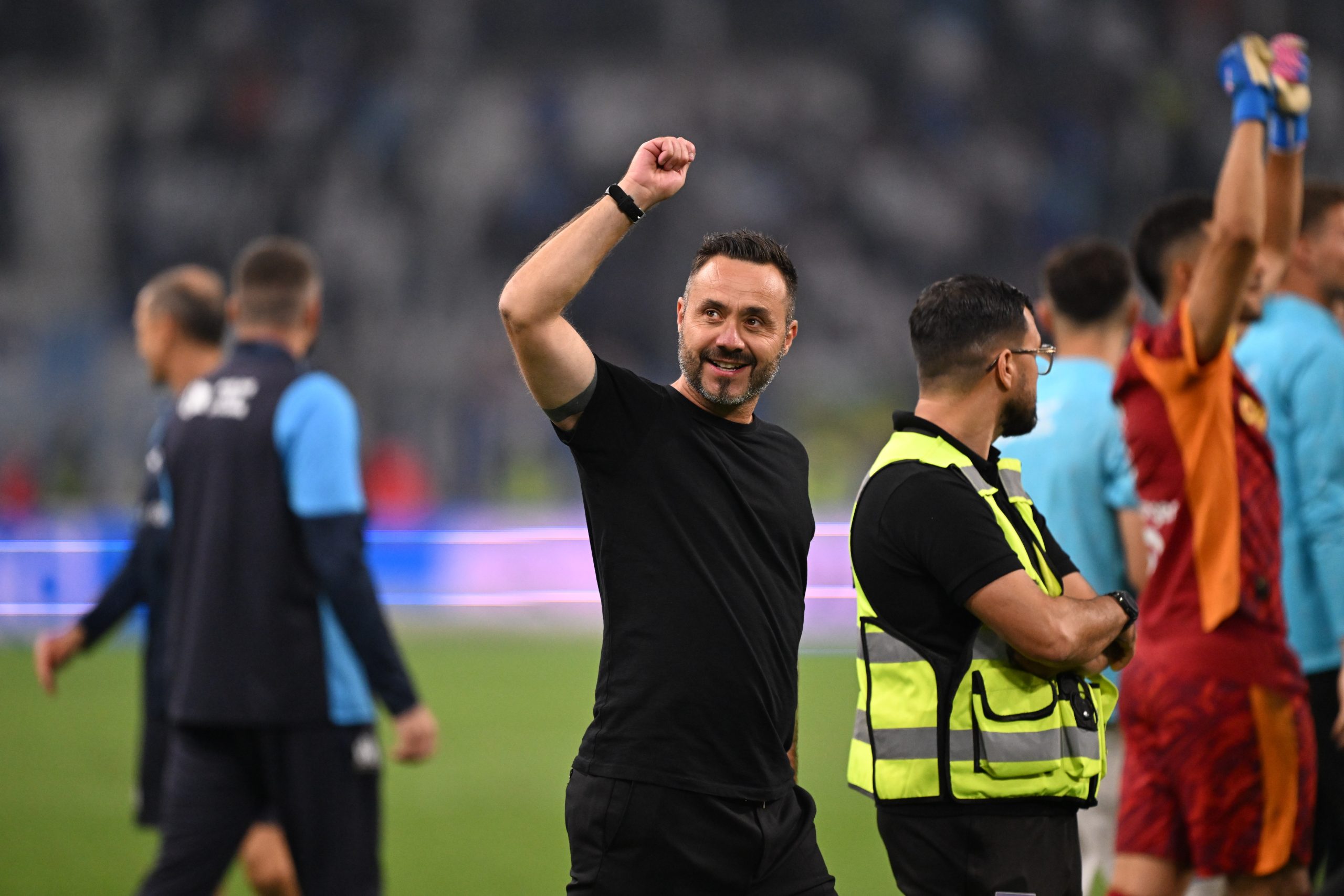 La joie de Roberto De Zerbi après la victoire de l'OM au Vélodrome sur le PSG.