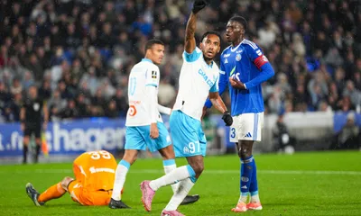 L&rsquo;OM renverse Strasbourg et prend provisoirement la tête de la Ligue 1