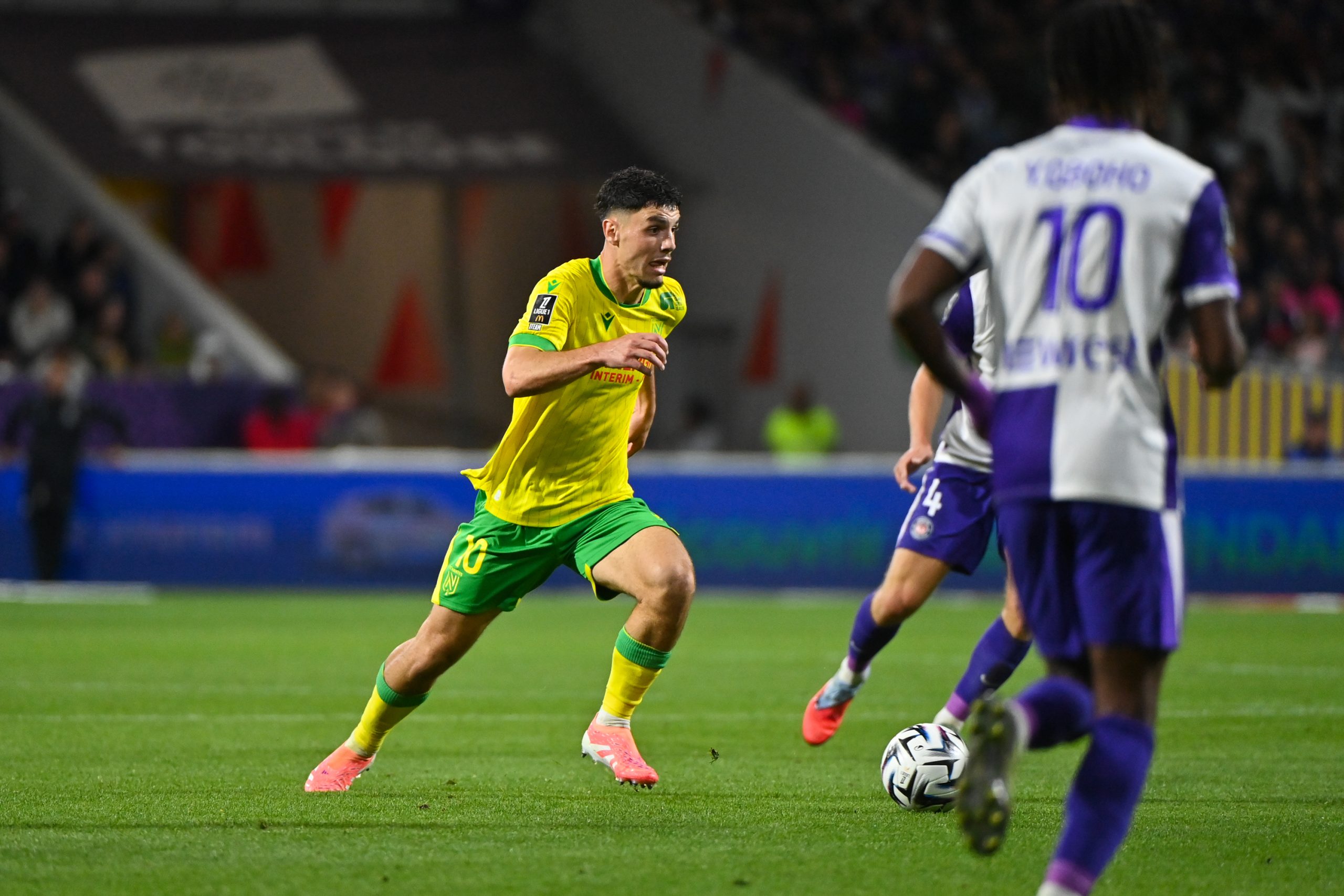 Matthis Abline en action lors du match contre le TFC.