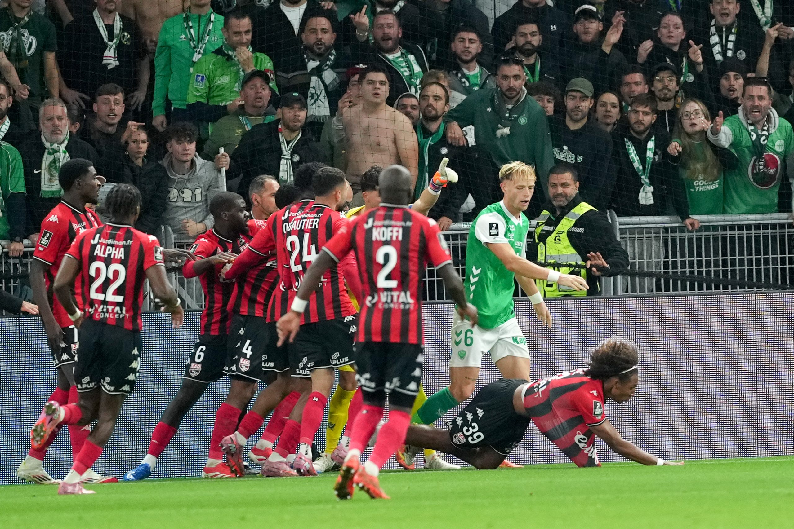 ASSE : Tanguy Ahile répond aux supporters des Verts après sa célébration