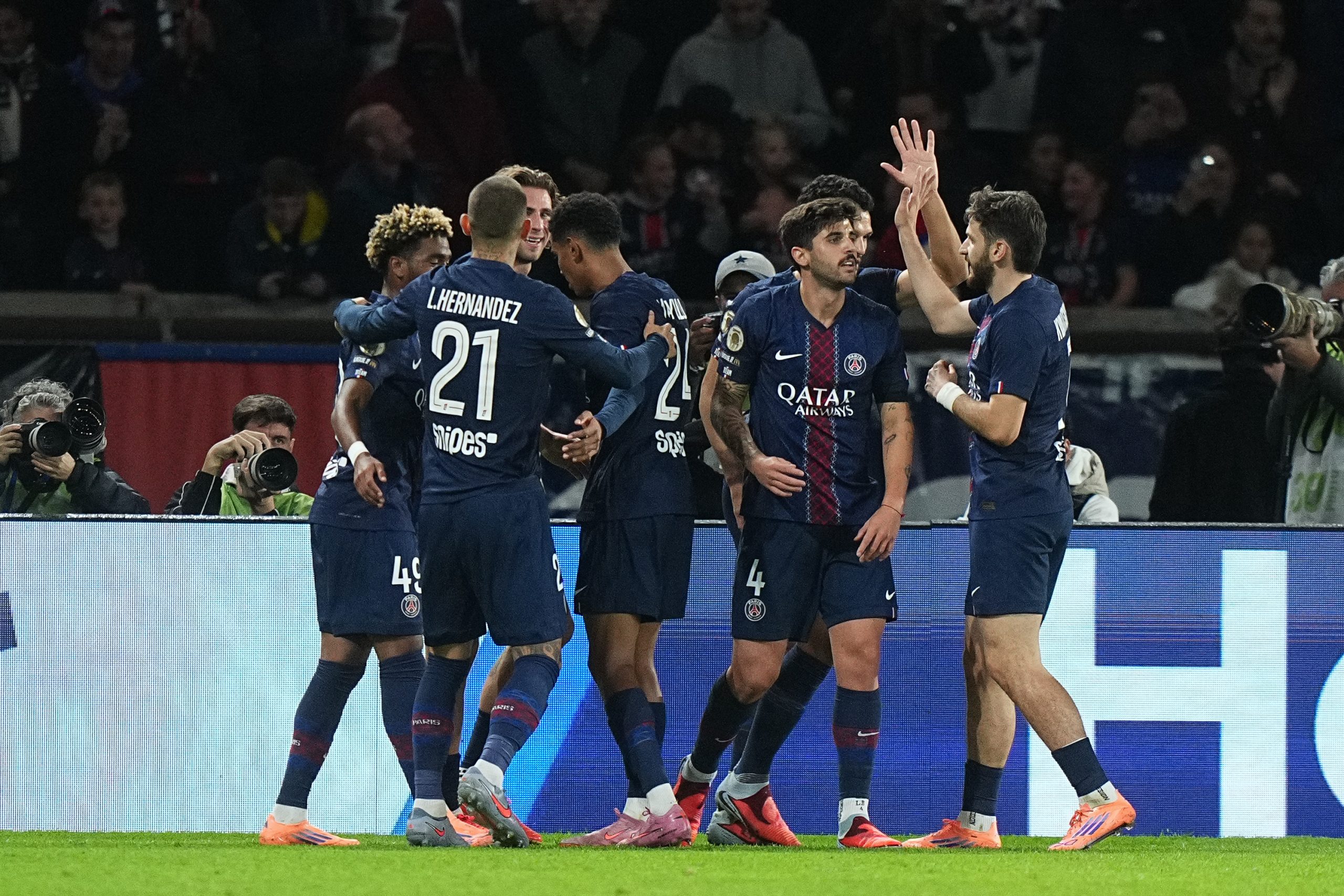 Le PSG se relance face à Auxerre et reprend la première place de Ligue 1