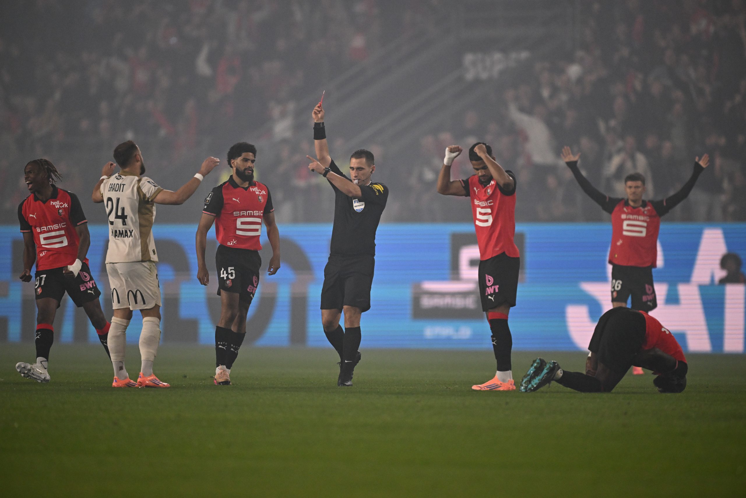 L'expulsion de Gradit lors de Rennes-Lens.