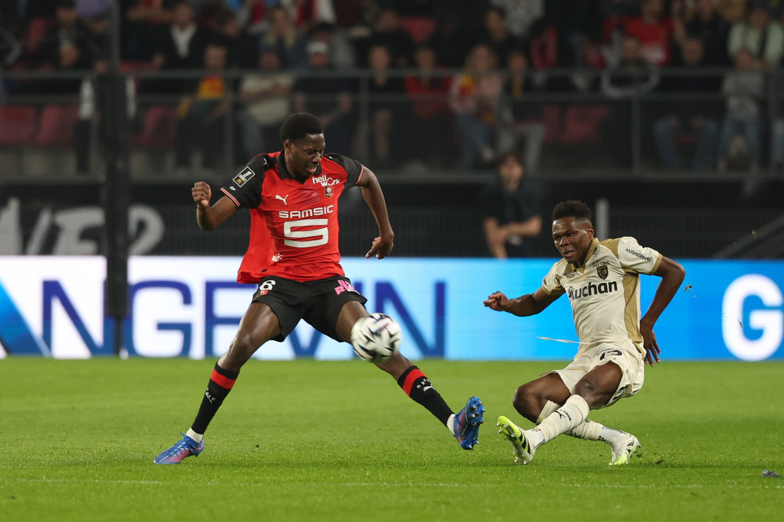Djaoui Cissé lors du match entre le Stade Rennais et le RC Lens.