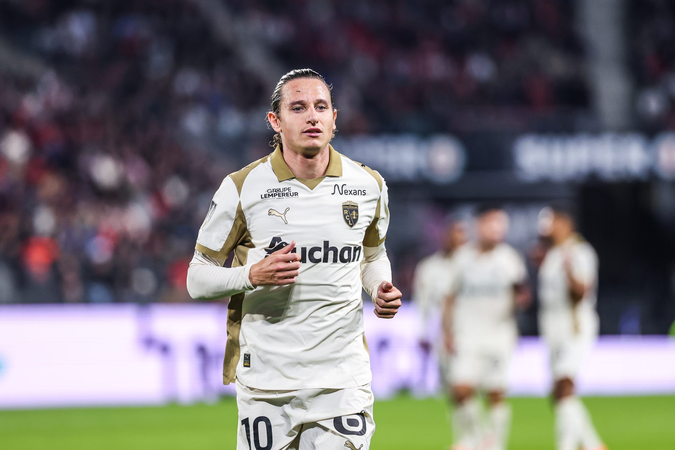 Florian Thauvin lors du match du RC Lens sur la pelouse de Rennes.