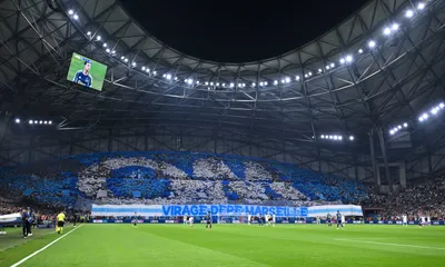 OM – Ajax : les superbes tifos du Vélodrome pour l&rsquo;entrée des joueurs (vidéo)