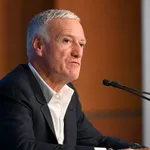 Equipe de France : Pierre Ménès chambre Deschamps pour la sélection de Mateta