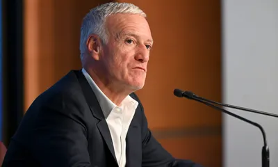 Equipe de France : Pierre Ménès chambre Deschamps pour la sélection de Mateta