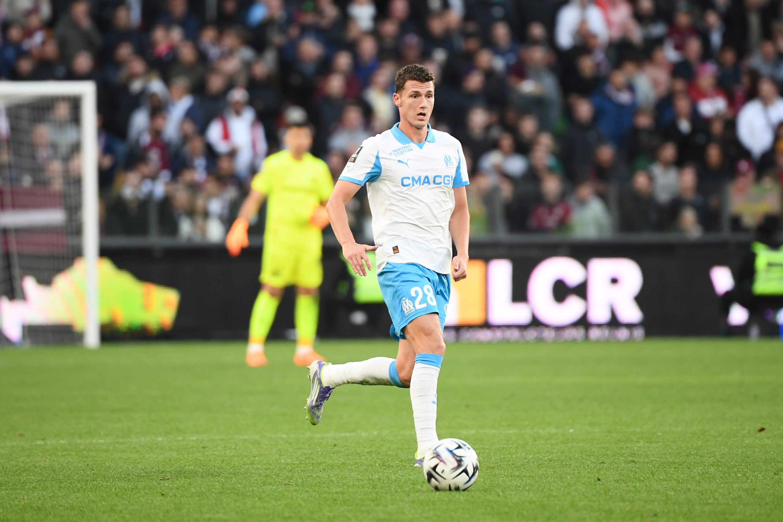 Benjamin Pavard en action lors du match de l'OM à Metz.