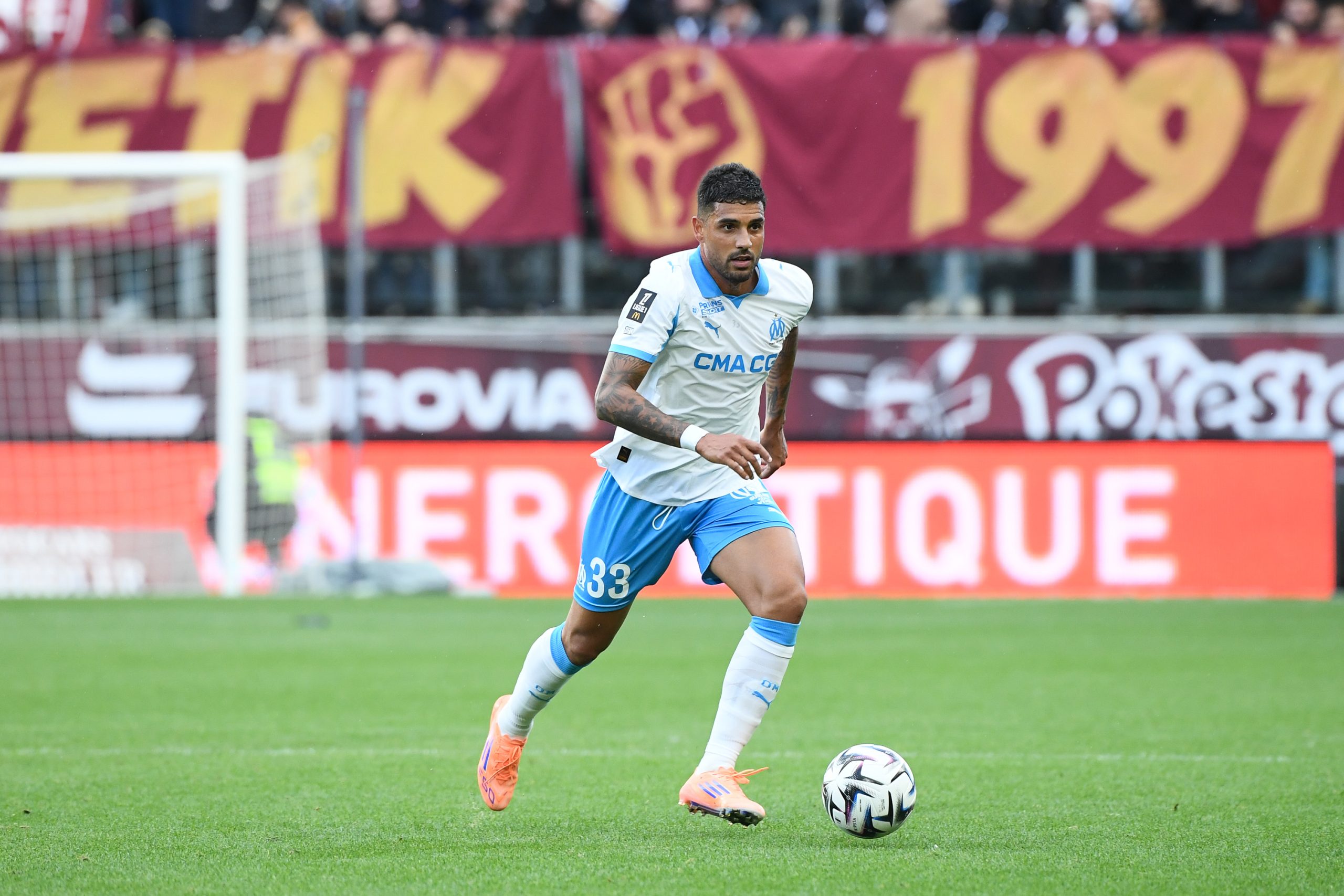 Emerson Palmieri en action lors du match de l'OM à Metz.