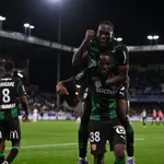 Le RC Lens, encore à dix, s&rsquo;impose au terme d&rsquo;un scénario dingue à Auxerre… les notes des Sang et Or