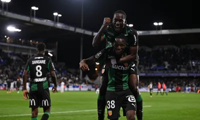 Le RC Lens, encore à dix, s&rsquo;impose au terme d&rsquo;un scénario dingue à Auxerre… les notes des Sang et Or