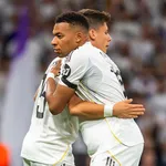 Real Madrid : Güler piège Mbappé, la photo choc qui fait le tour du monde ! 