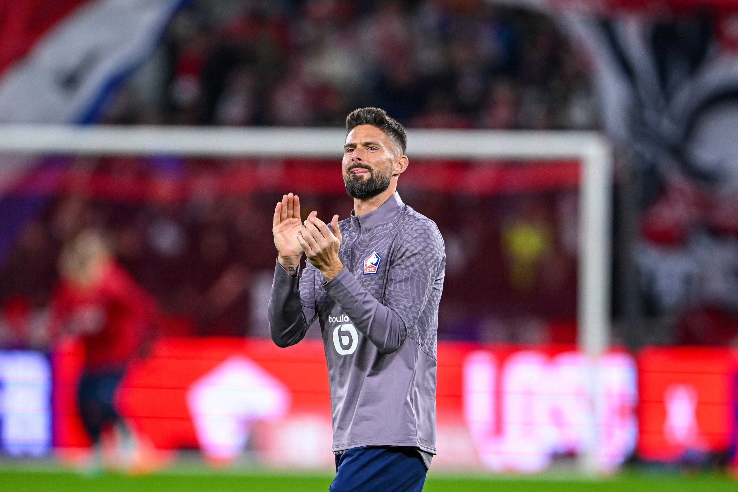 Olivier Giroud lors de l'échauffement du match entre le LOSC et le PSG.
