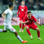 PSG Mercato : Paris fonce sur un buteur qui flambe, clash en vue dans le vestiaire ! 