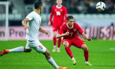 PSG Mercato : Paris fonce sur un buteur qui flambe, clash en vue dans le vestiaire ! 