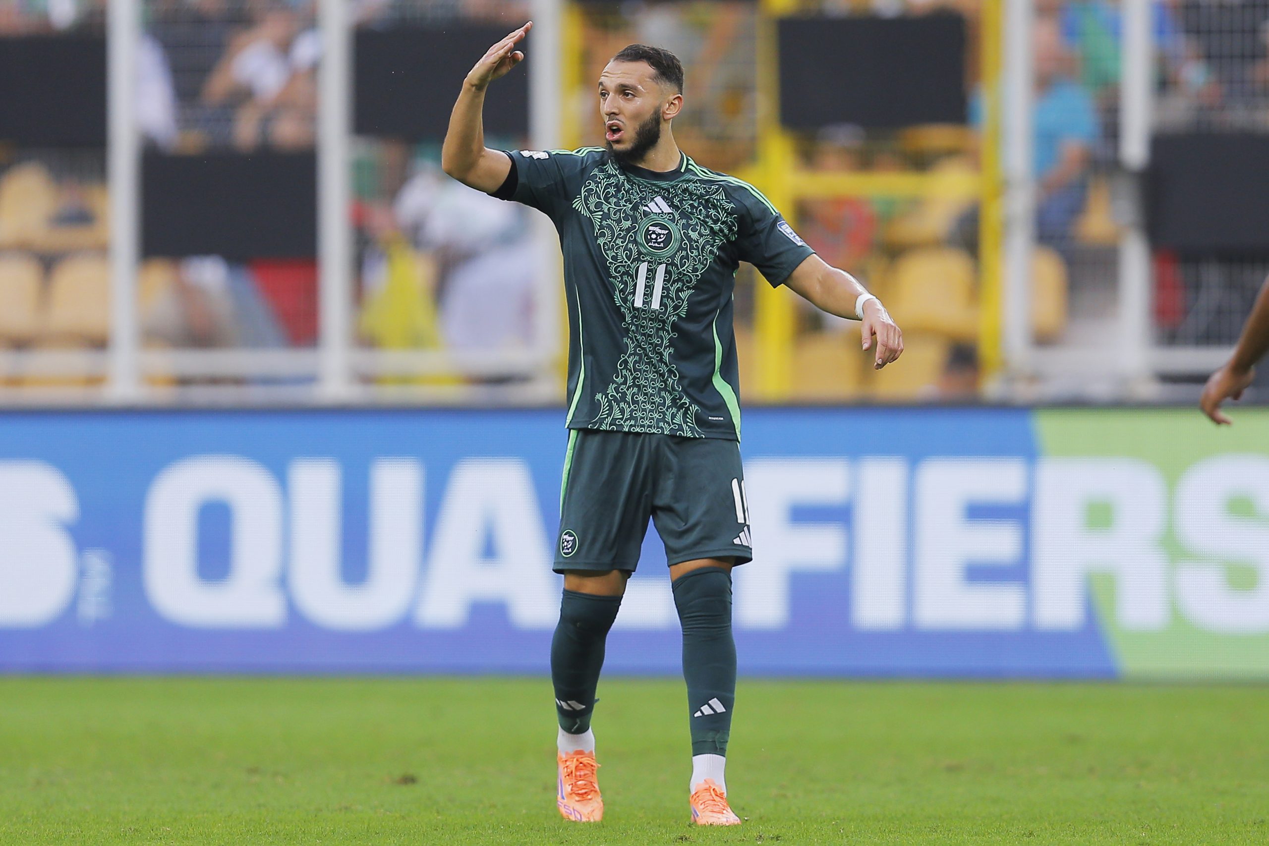 Amine Gouiri lors du match de l'Algérie contre l'Ouganda au cours duquel il s'est blessé.