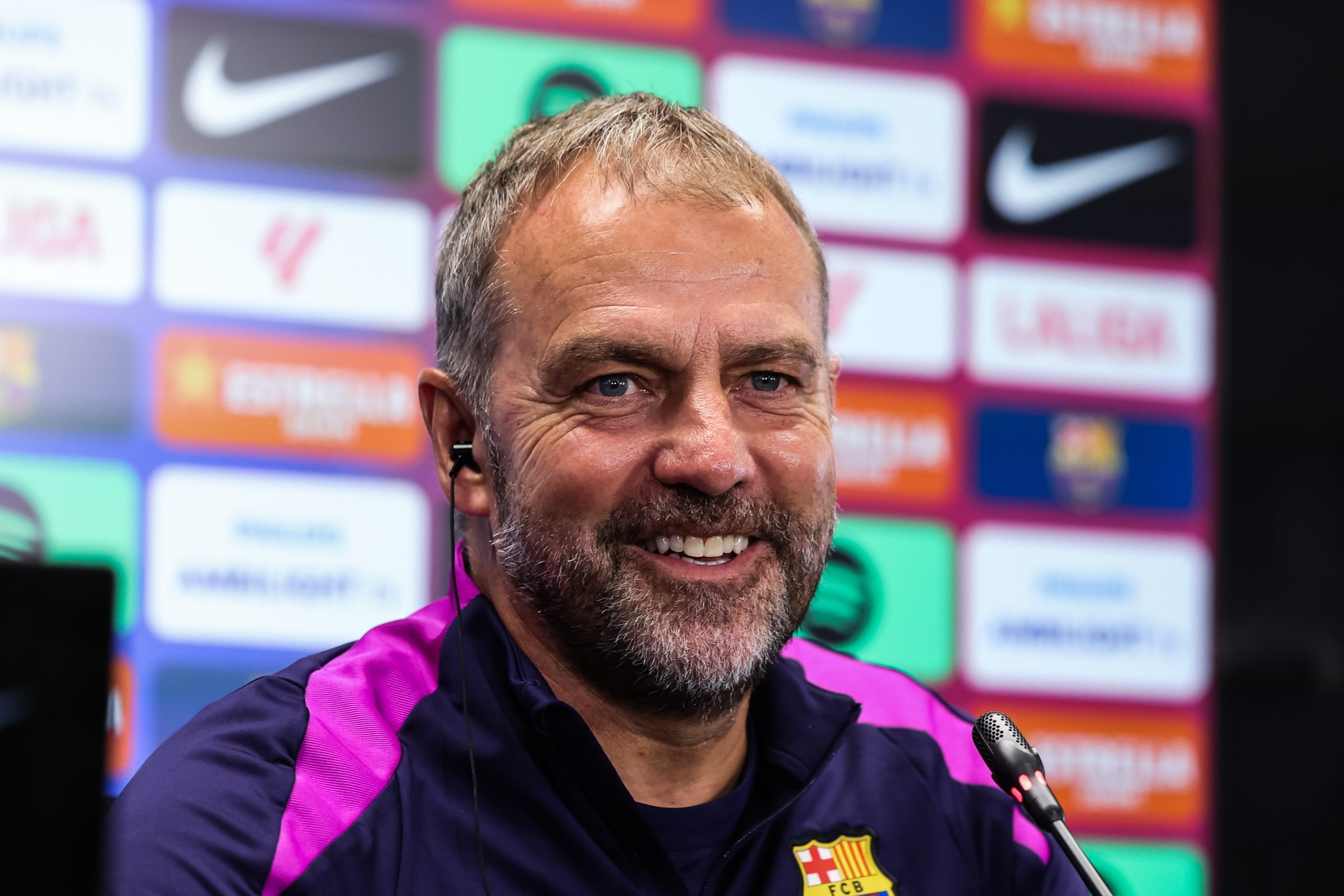 L'entraîneur du FC Barcelone, Hansi Flick, en conférence de presse.