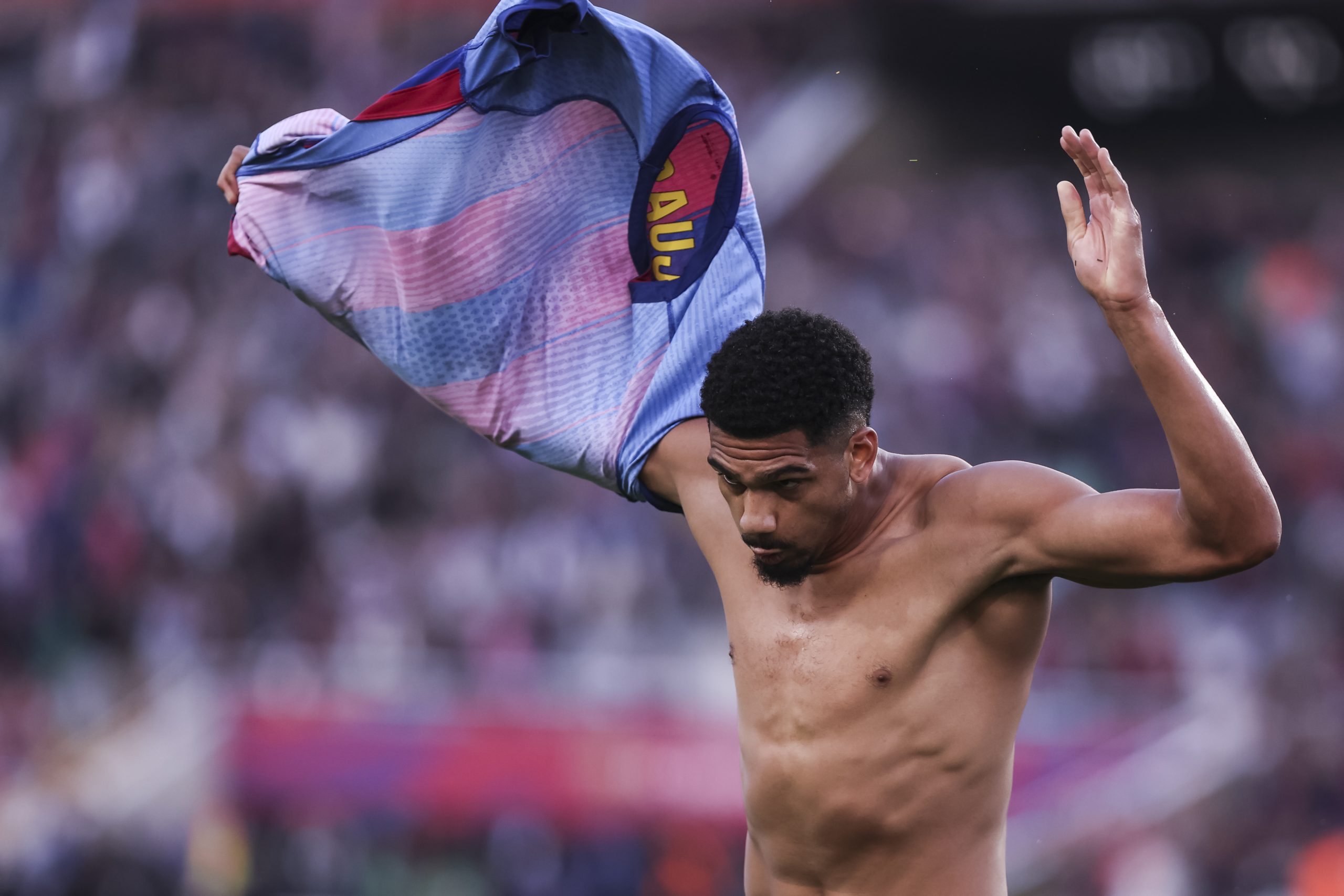 La joie de Ronald Araujo après son but ayant permis au FC Barcelone de battre Gérone.