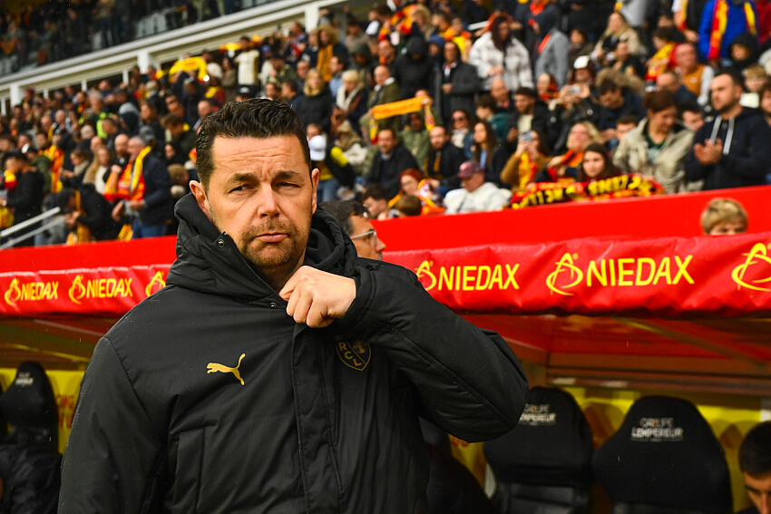 RC Lens – Paris FC (2-1) : Pierre Sage envoie un message lunaire à l'OM !