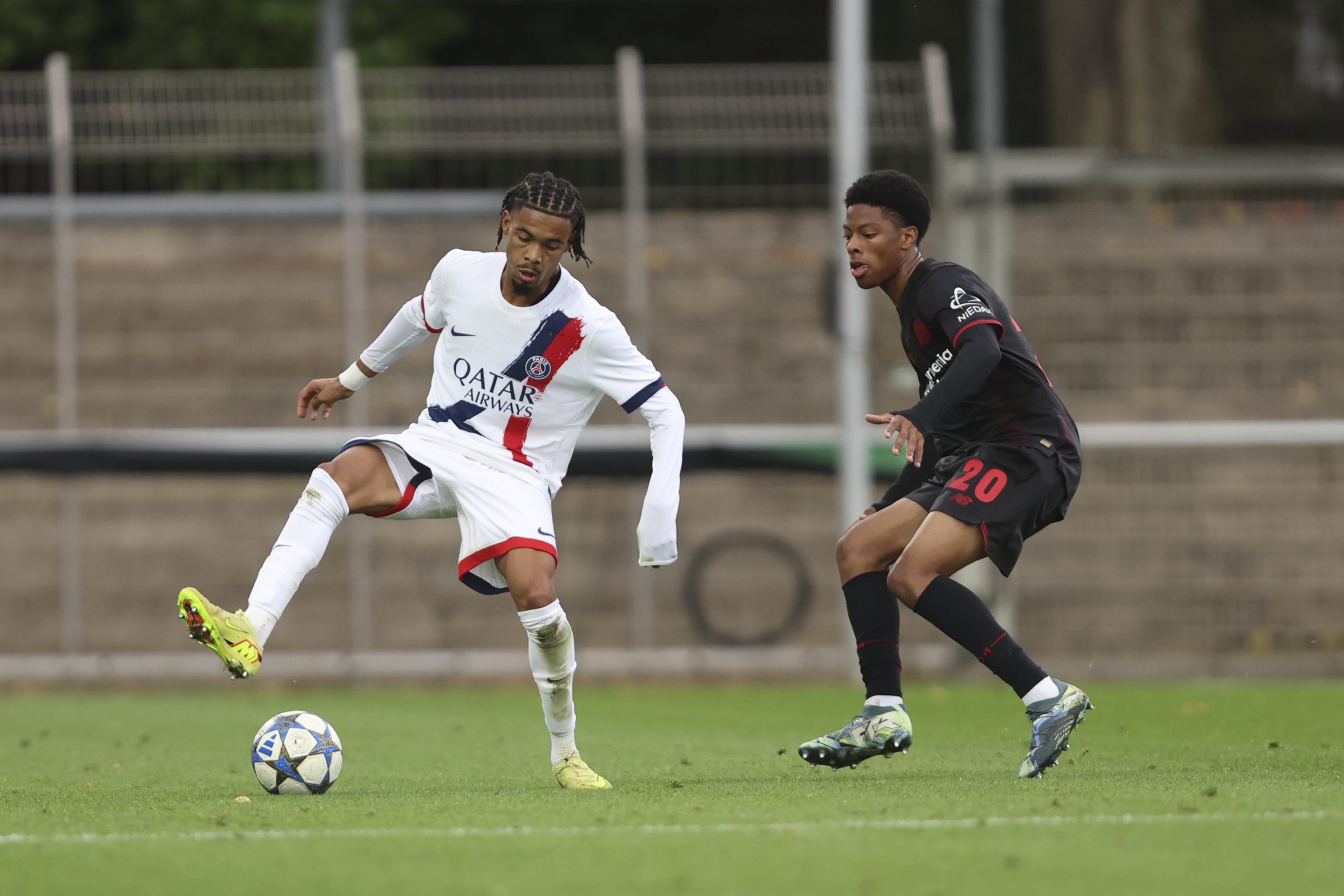 Mathis Jangéal lors d'un match des équipes de jeunes du PSG.