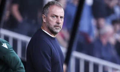 FC Barcelone : Flick démonte les rumeurs de départ