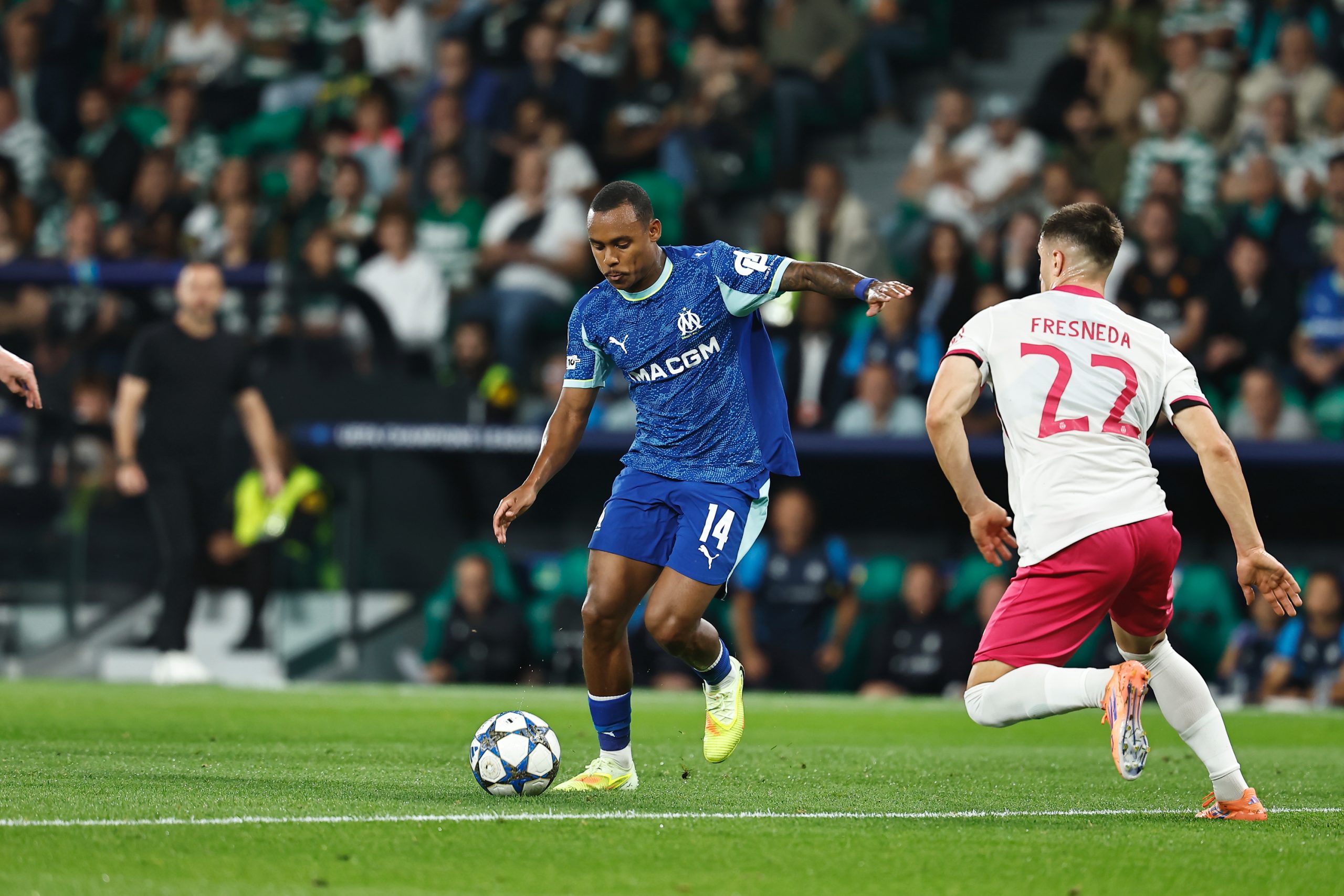 Igor Paixao en action face au Sporting Portugal.