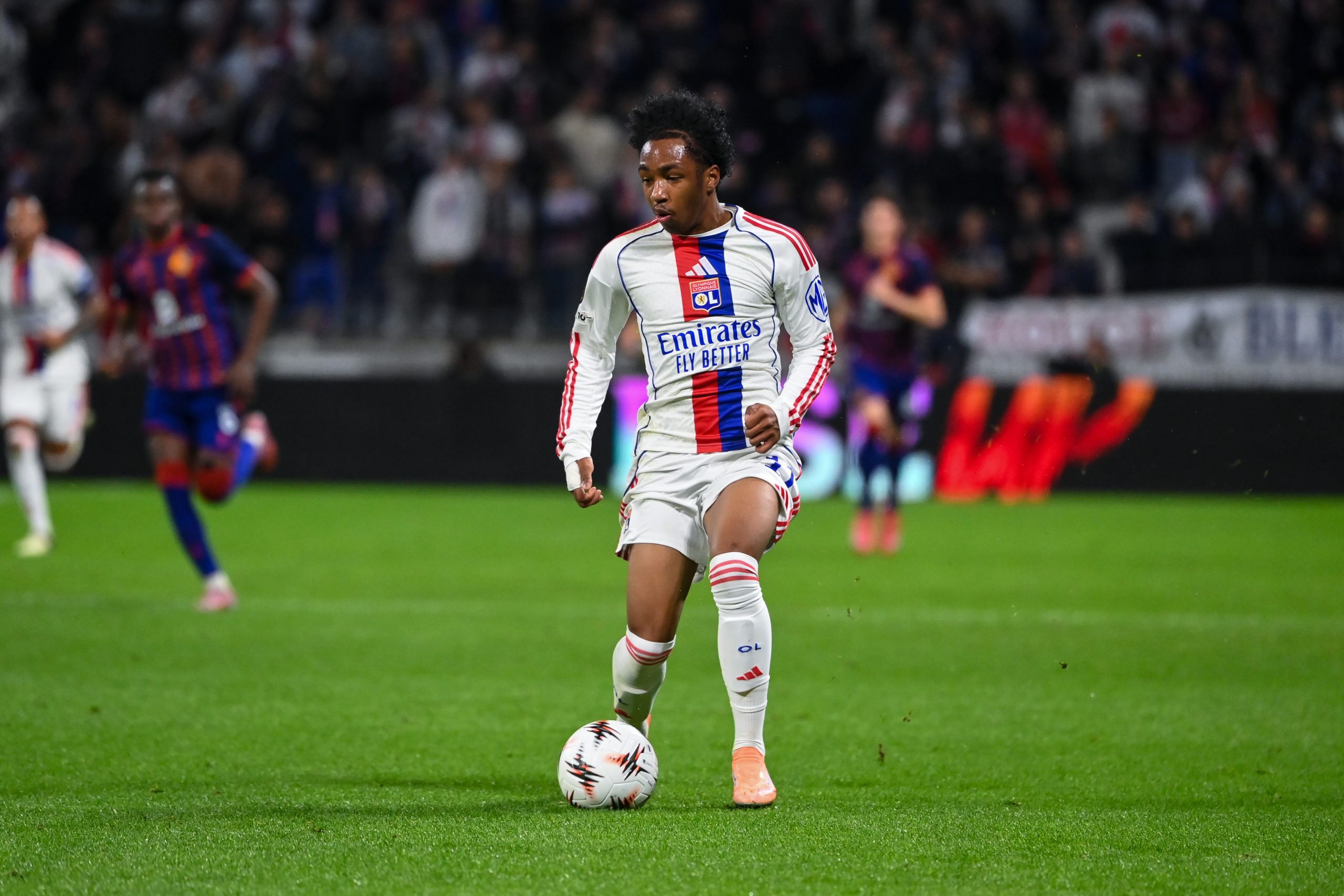 Malick Fofana en action avec l'OL face à Bâle en Europa League.