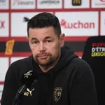 RC Lens : Pierre Sage reconnaît ses erreurs à Metz mais persiste pour Malang Sarr