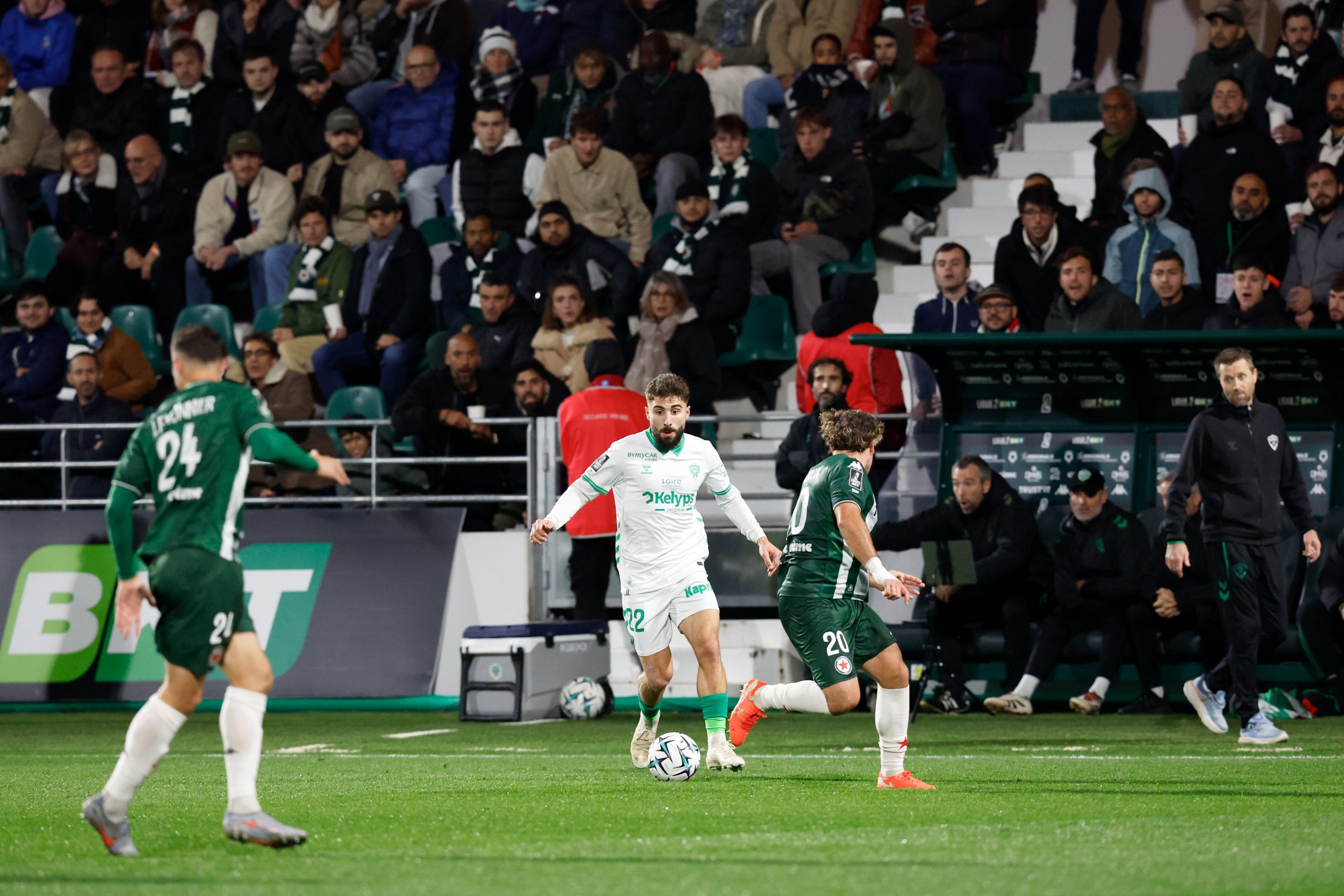 Davitashvili en action lors de Red Star-ASSE.