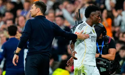 Real Madrid : en pleine réconciliation, Vinicius se prend un coup de pression par Xabi Alonso