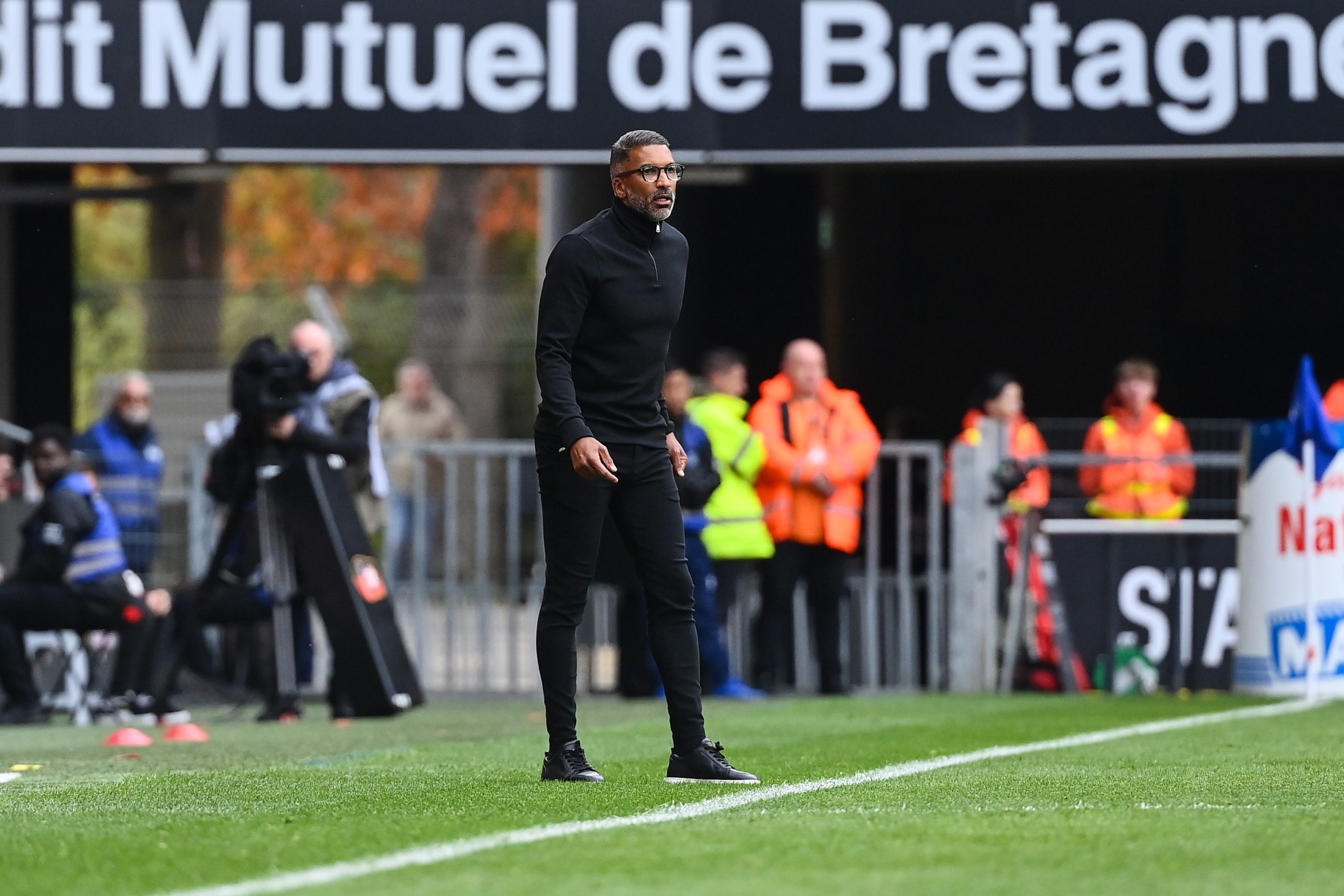 Habib Beye pendant le match entre le Stade Rennais et le RC Strasbourg.