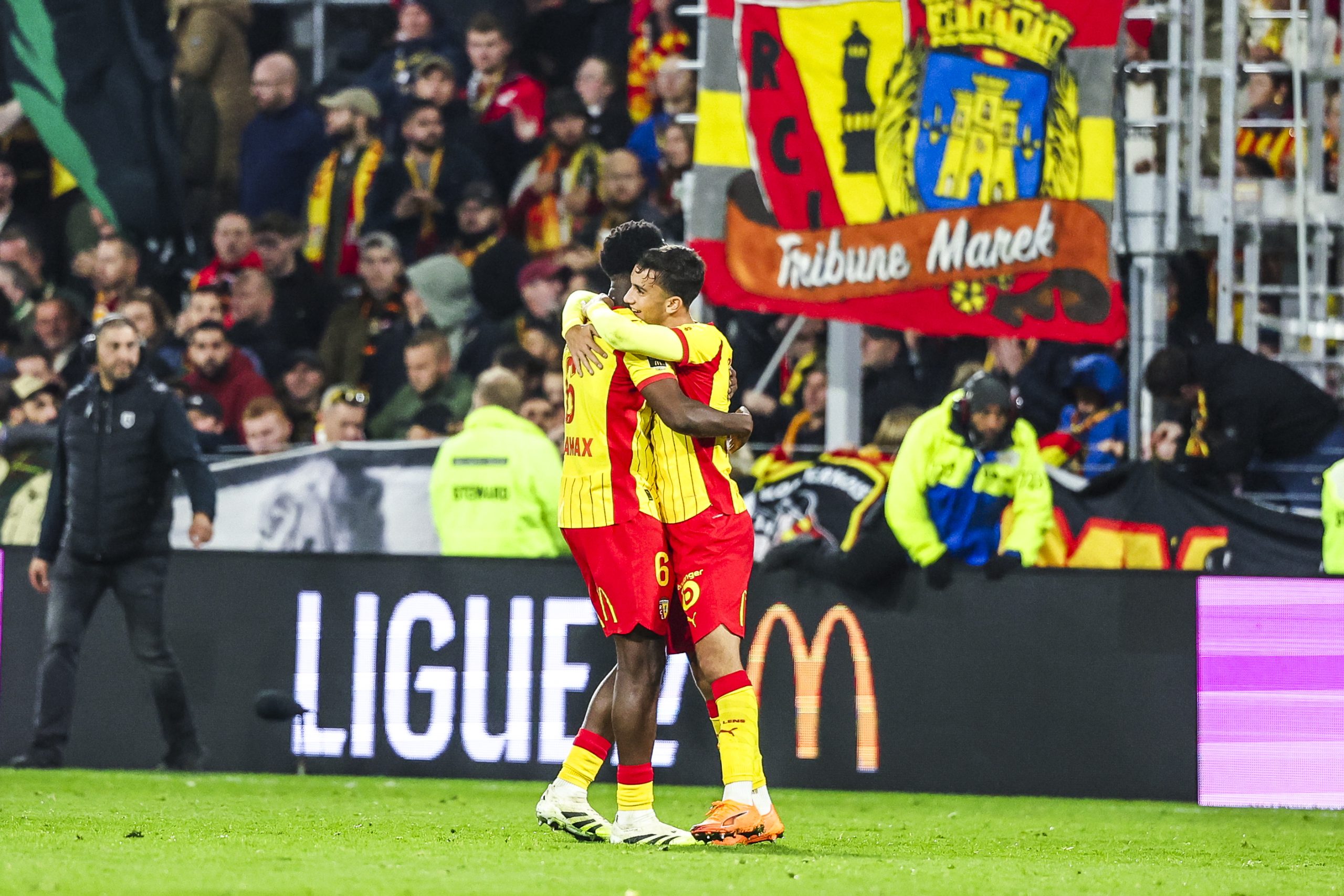 La joie des Lensois après un but contre Lorient.