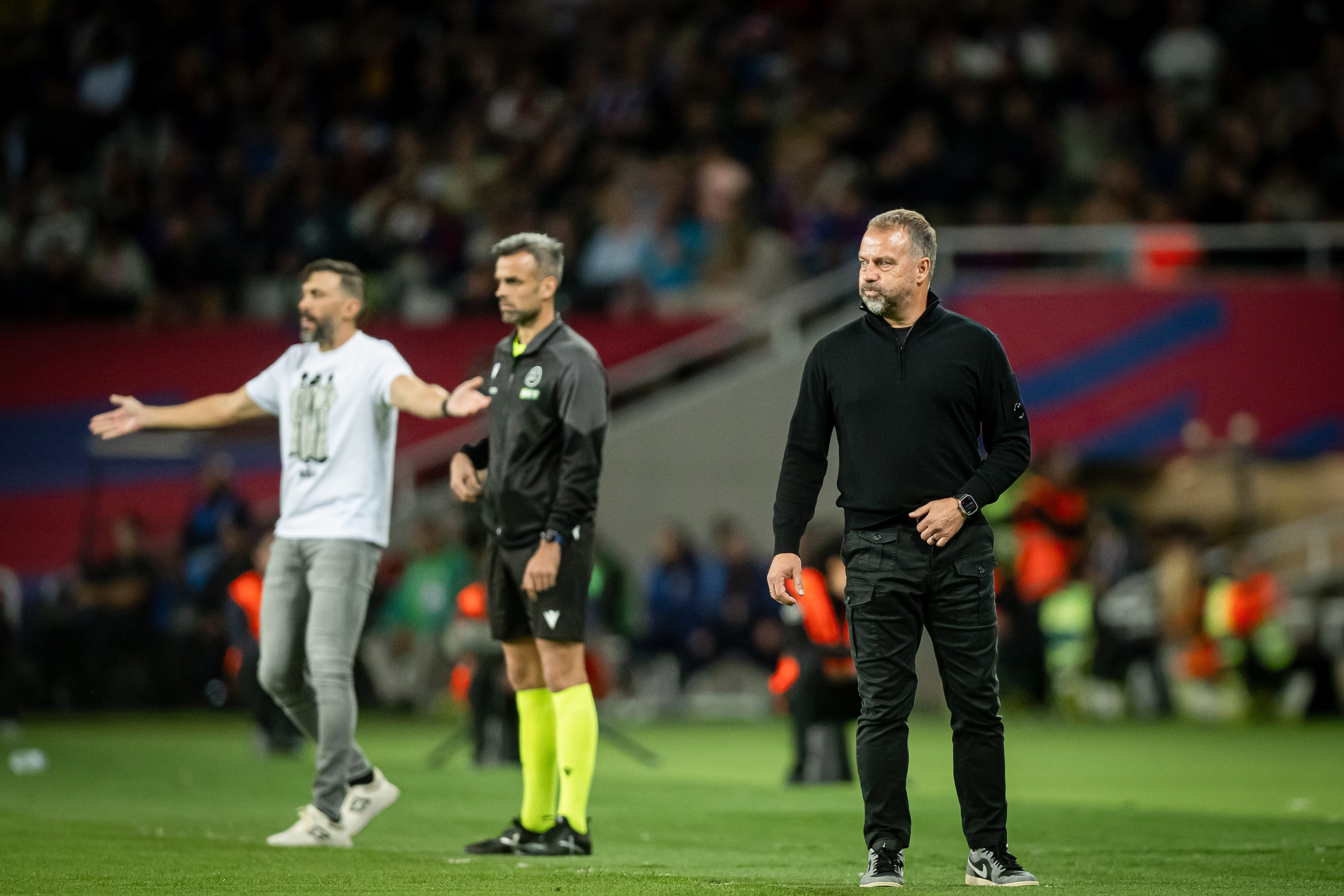 Hansi Flick lors du match entre le FC Barcelone et Elche.