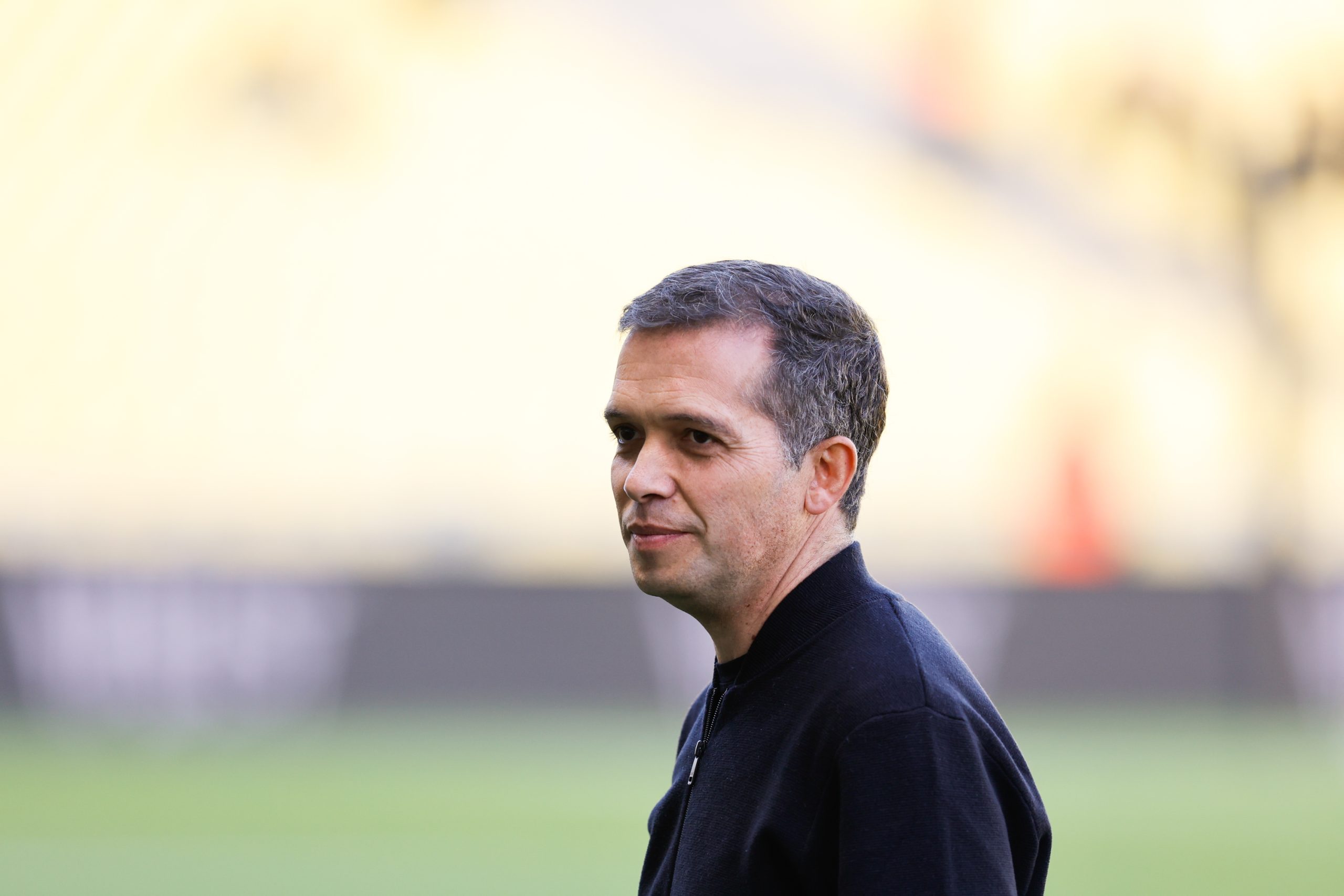 Luis Castro, tout sourire, avant le match du FC Nantes face à Metz.