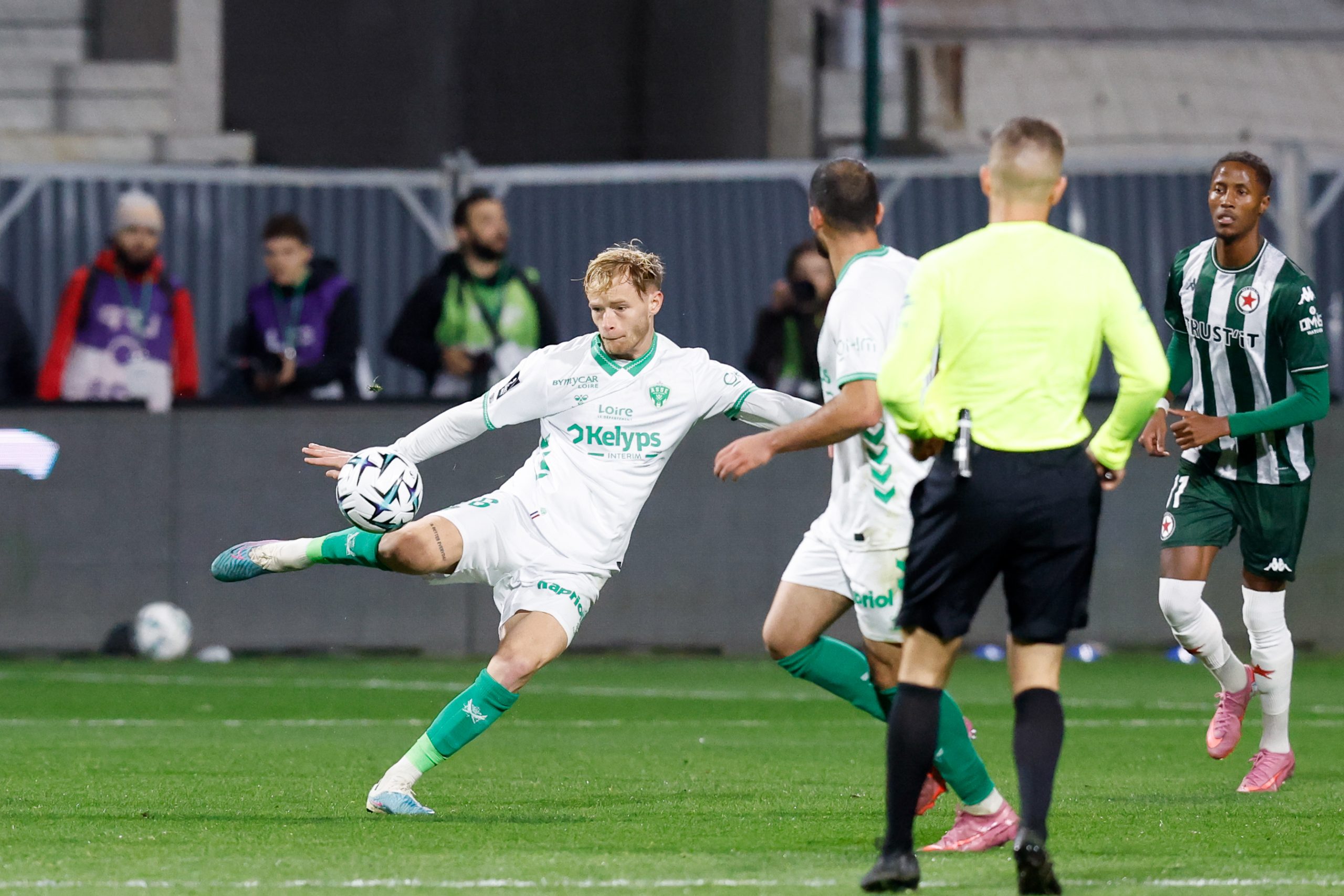 Le défenseur de l'ASSE Maxime Bernauer lors du choc face au Red Star.