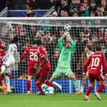 Le Real Madrid perd son invincibilité à Liverpool malgré un Courtois XXL… les notes des Madrilènes