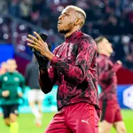 PSG Mercato : Paris fonce sur un buteur rêvé au FC Barcelone et un coup de folie à 300 M€ ! 