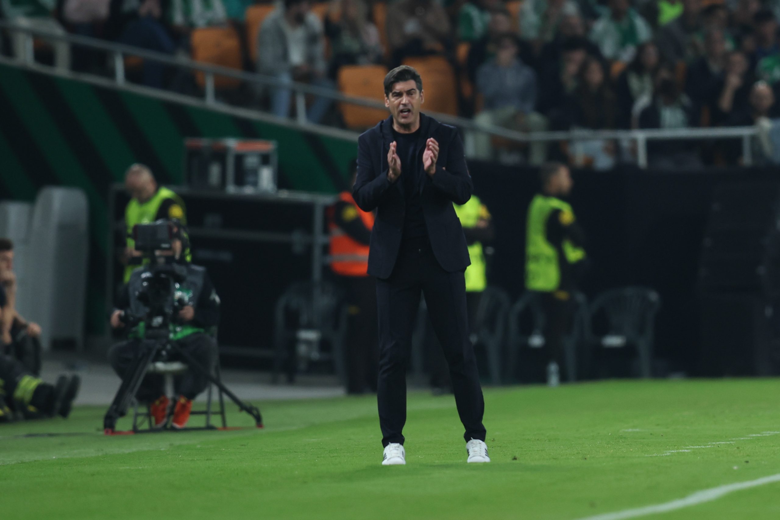 L'entraîneur de l'OL, Paulo Fonseca, lors du match à Séville.