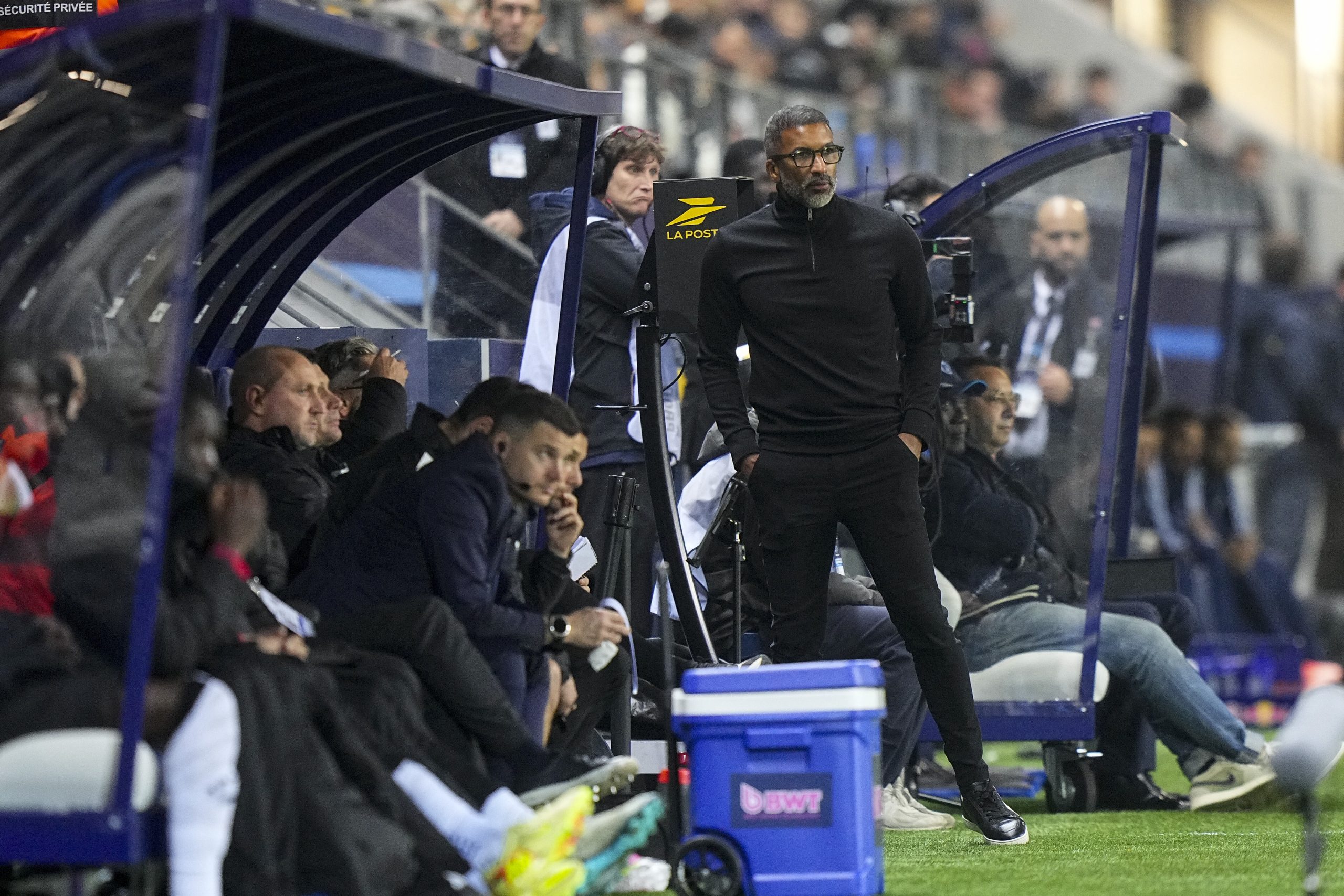 L'entraîneur du Stade Rennais, Habib Beye, lors du match face au Paris FC.