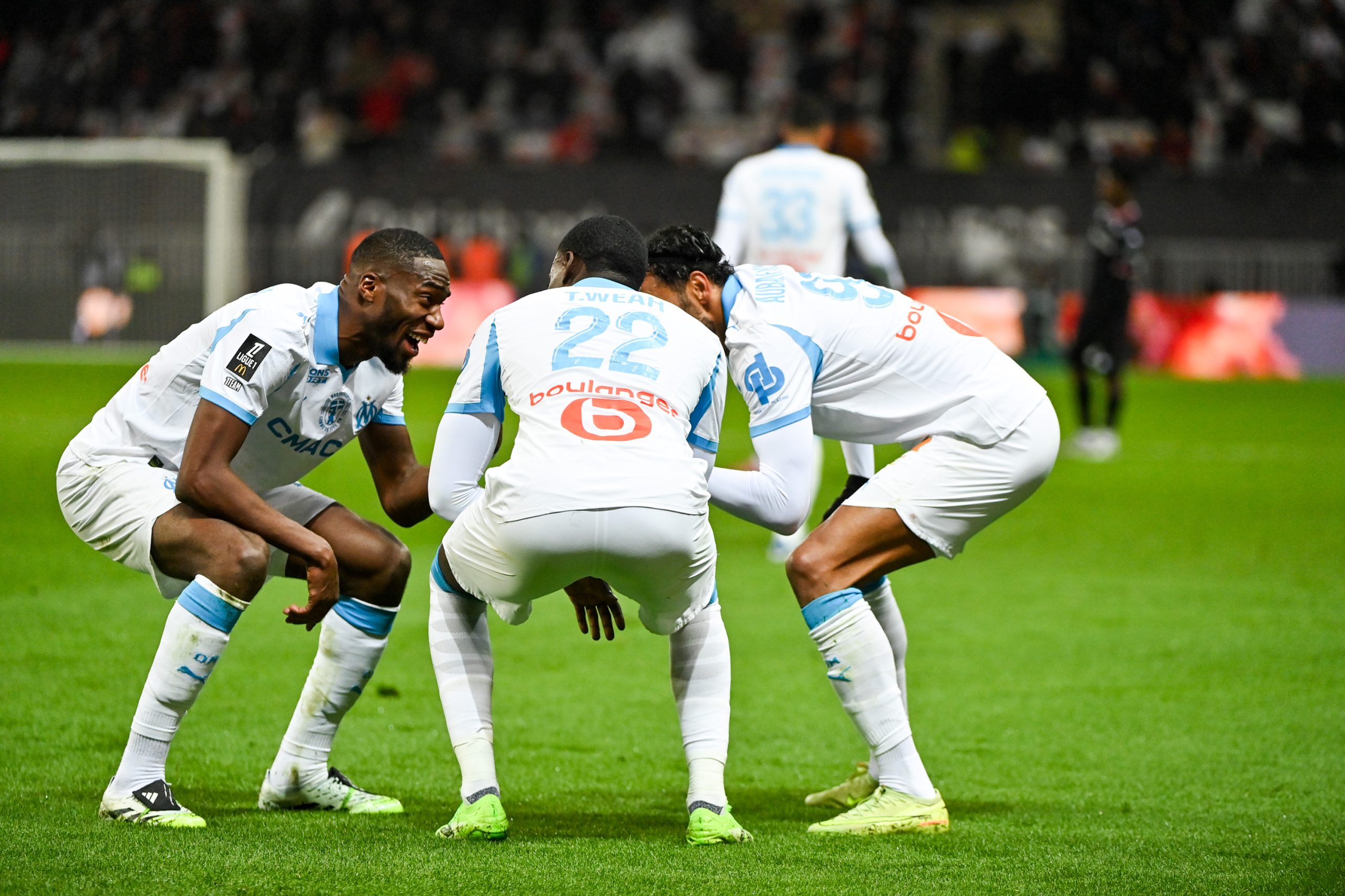 Les joueurs de l'OM célébrant un but lors du match à Nice.