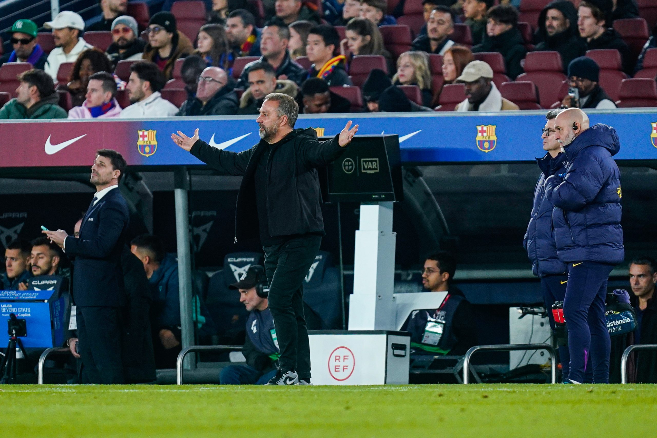 L'entraîneur du FC Barcelone, Hansi Flick, lors du match contre l'Athletic Bilbao.