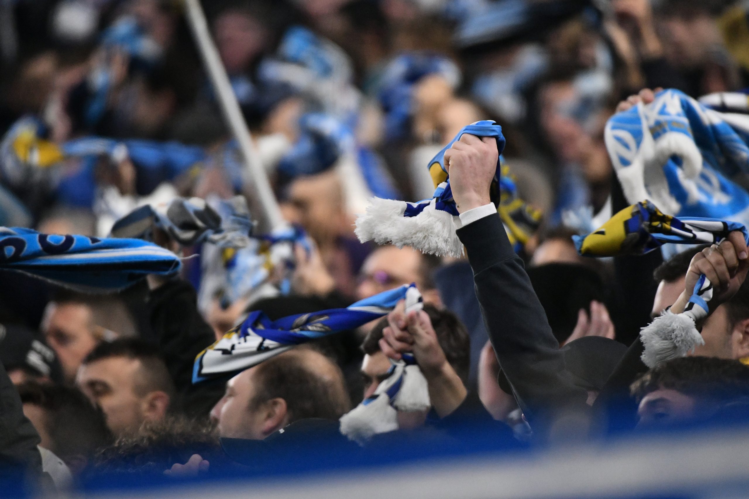 LOSC – OM : quand les supporters marseillais insultent les forces de l'ordre à Lille (vidéo)