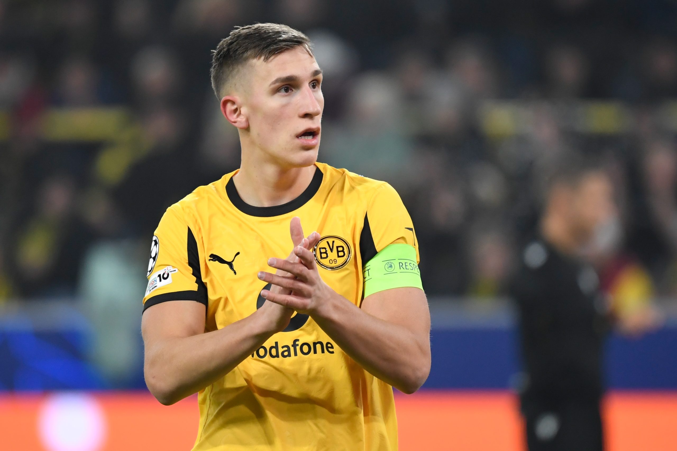 FC Barcelone Mercato : Flick s’étrangle, sa priorité défensive rêve du Real Madrid !