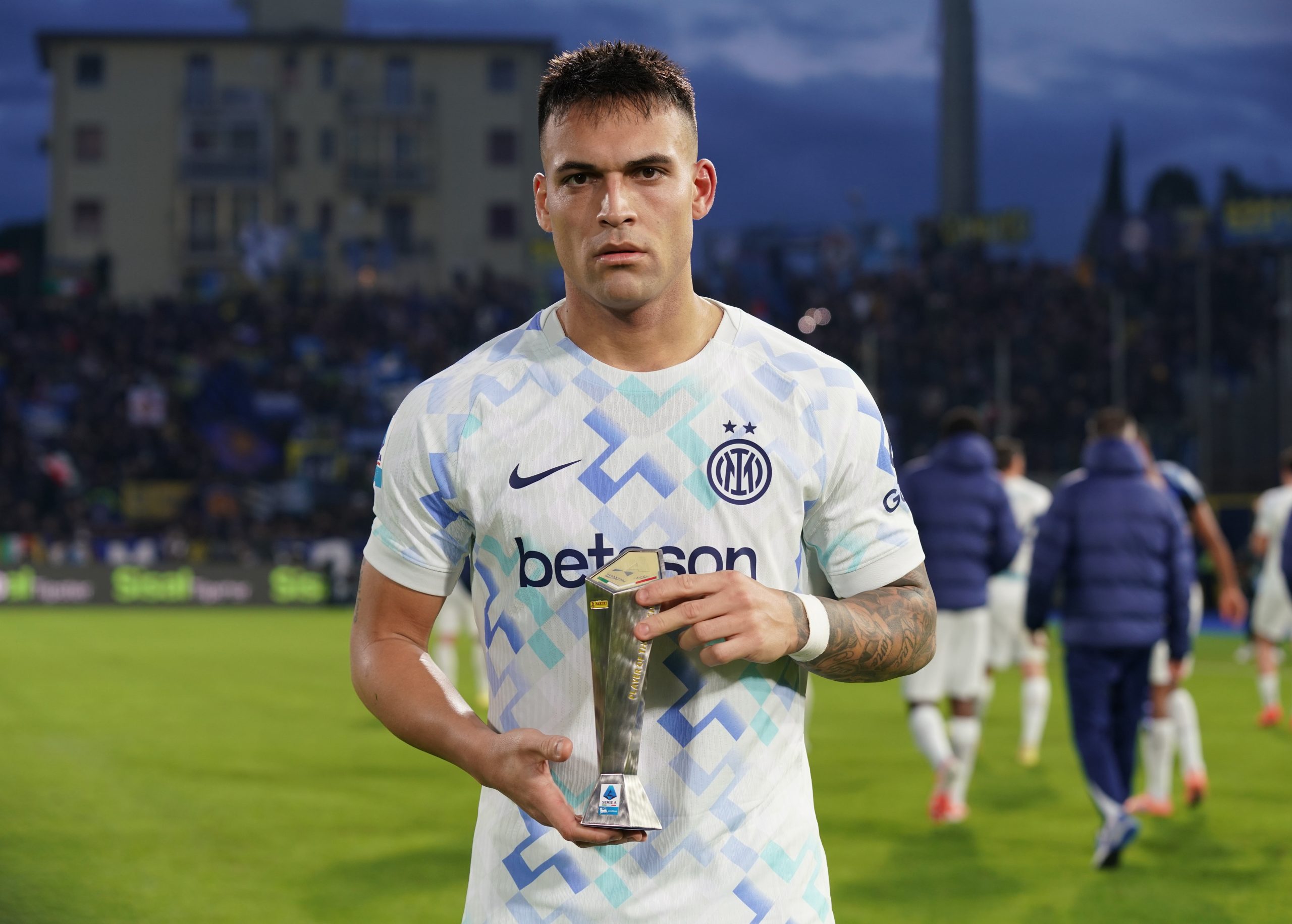 FC Barcelone : un top buteur en approche… et ce n’est ni Harry Kane ni Julián Álvarez !