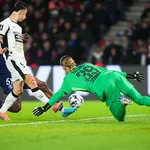 PSG Mercato : sa femme craque, Luis Enrique le retient par le col ! 