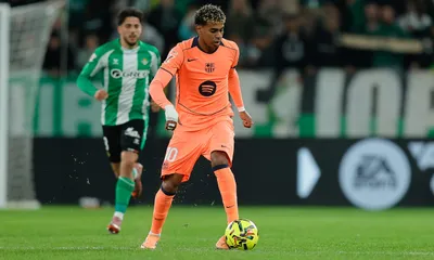 FC Barcelone : Lamine Yamal réécrit l&rsquo;histoire, son nouveau record éclipsé par le comportement honteux de son père