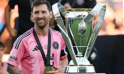 FC Barcelone, PSG : Lionel Messi savoure son 13e titre de champion, Luis Enrique applaudit