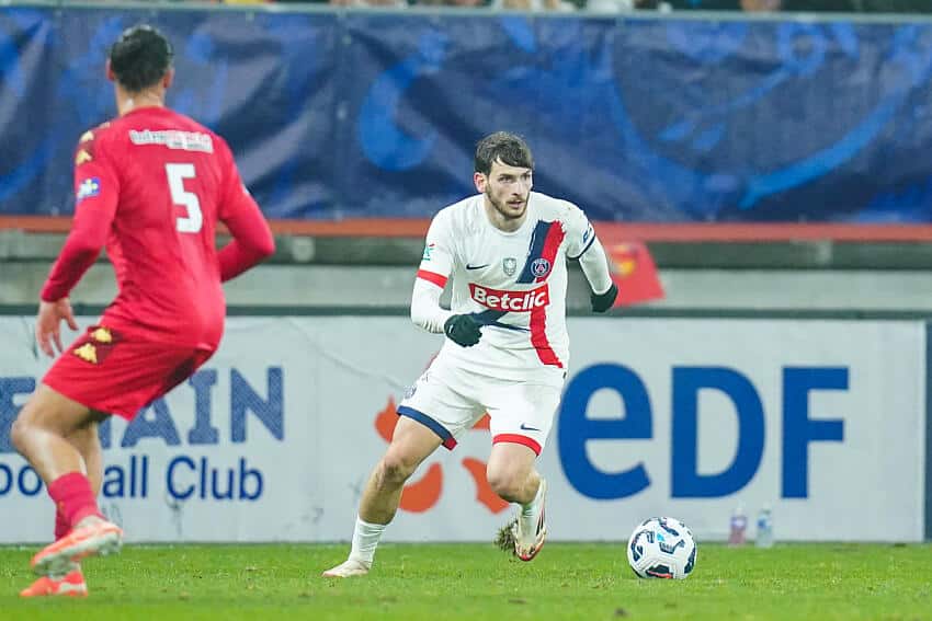 Khvitcha Kvaratskhelia prend ses marques au PSG.